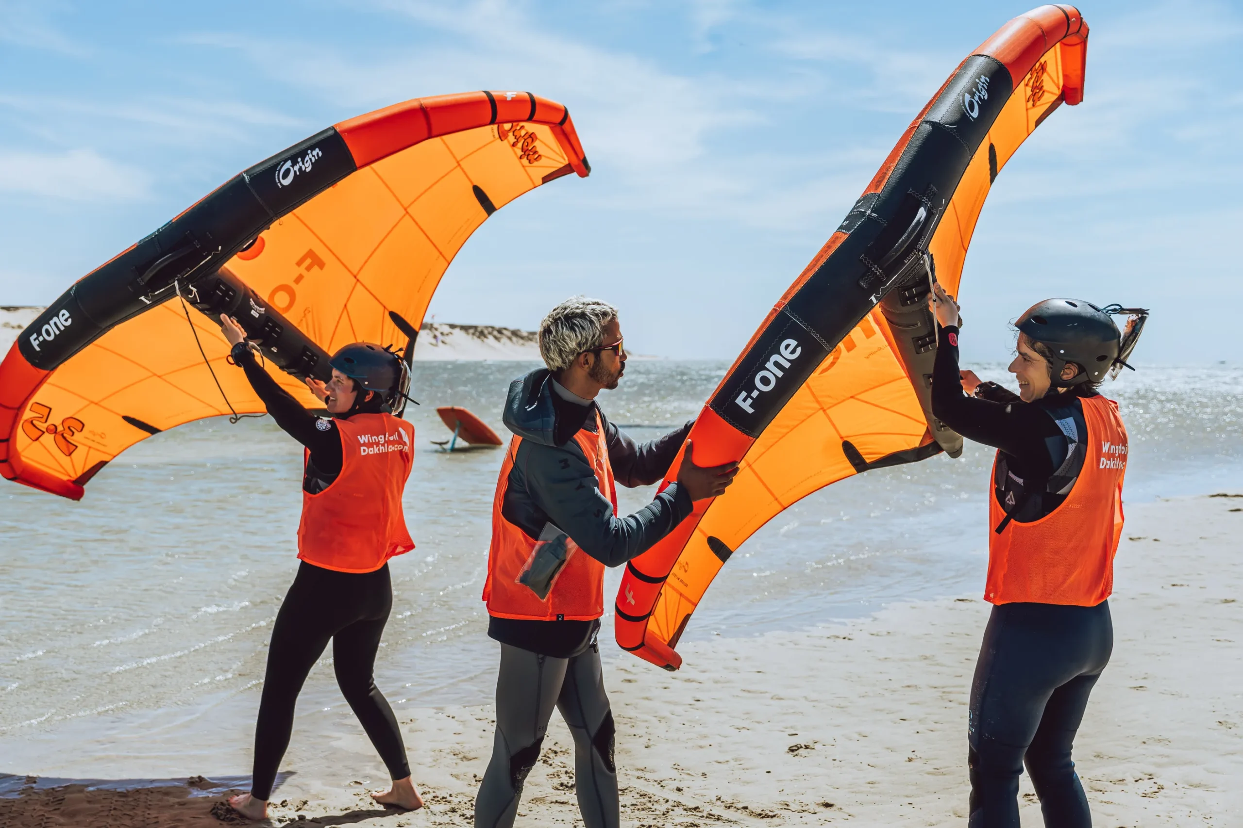 Cours de wingfoil à Dakhla sur la plage – apprentissage du maniement de l’aile pour débutants
